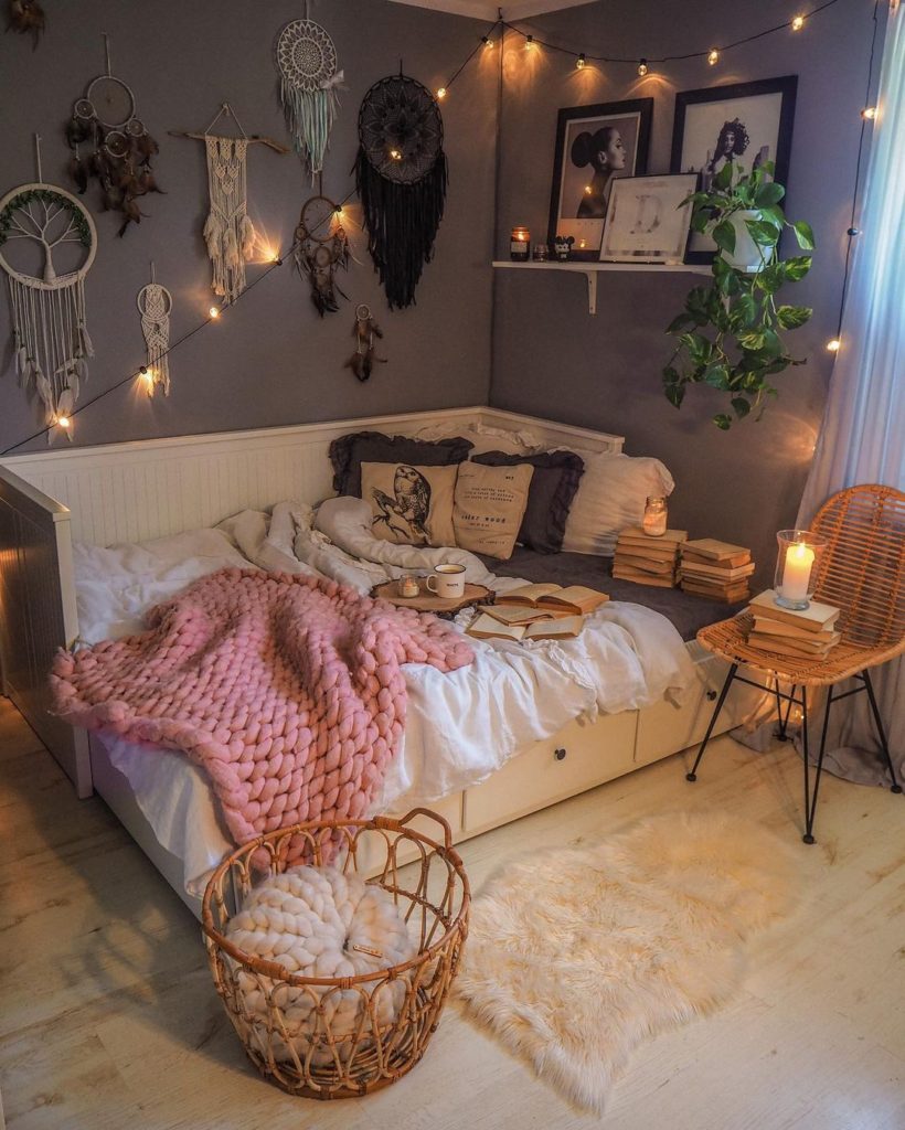 Small Aesthetic Bedroom Ideas 7