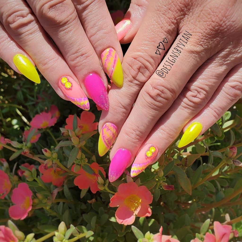 bright summer nails 10