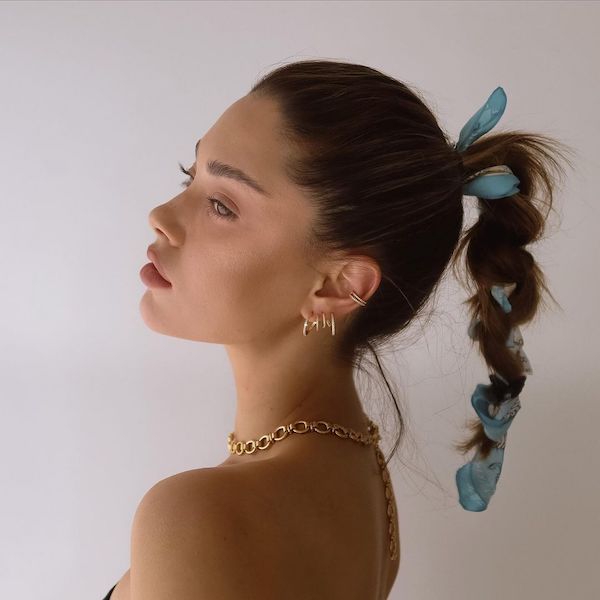 cute summer hairstyles ponytail with silk ribbon